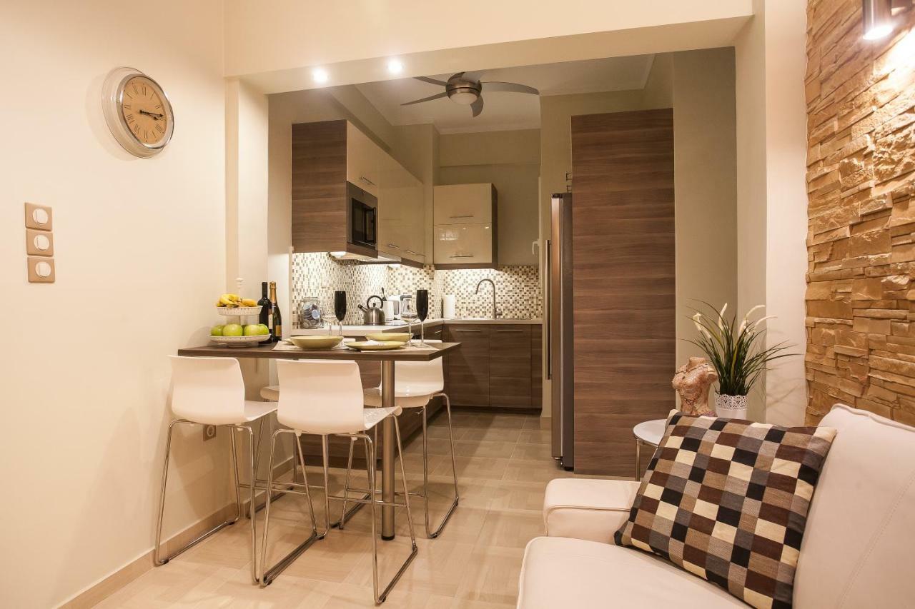 Pretty Rooms In Gold And Blue Apartment In Safe Central Area Athen Eksteriør bilde
