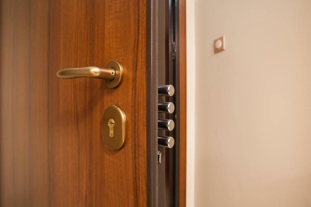 Pretty Rooms In Gold And Blue Apartment In Safe Central Area Athen Eksteriør bilde