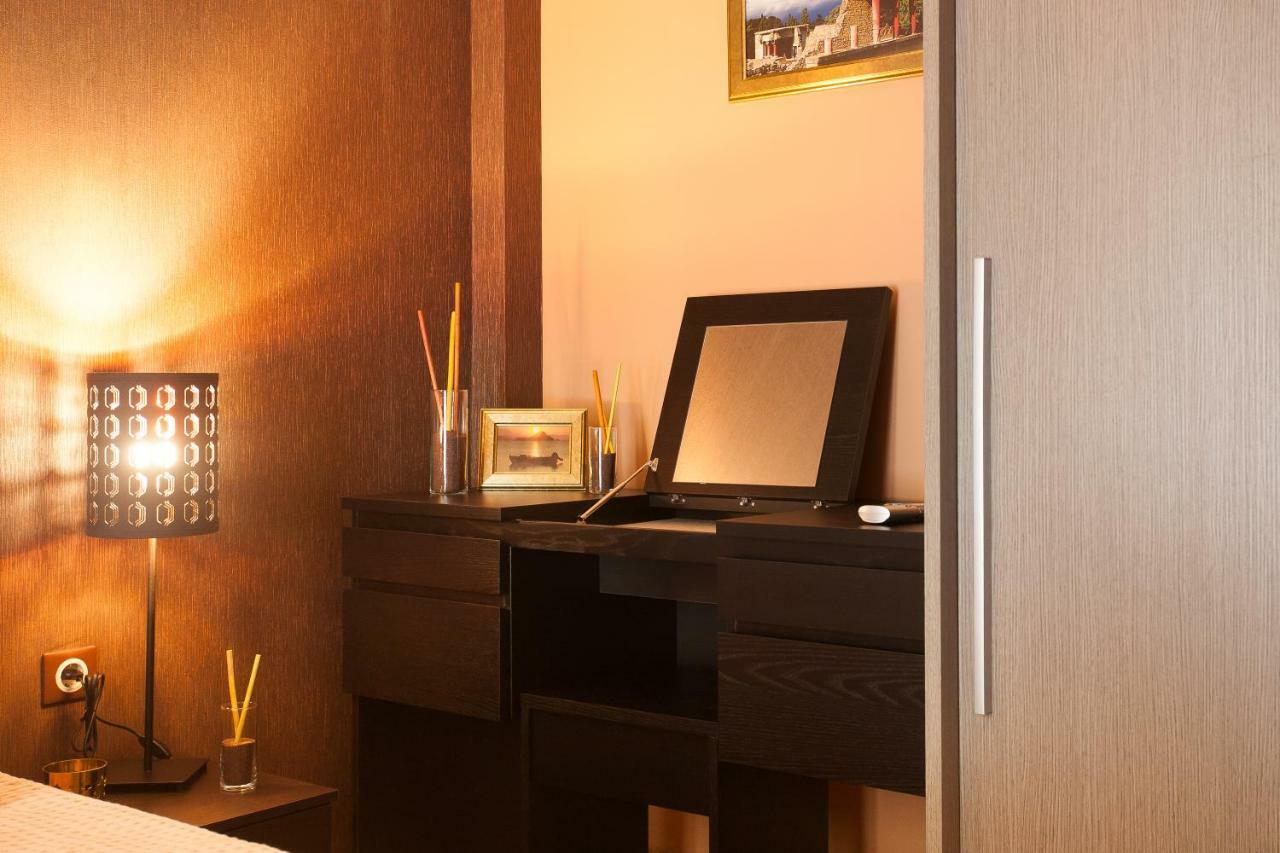 Pretty Rooms In Gold And Blue Apartment In Safe Central Area Athen Eksteriør bilde