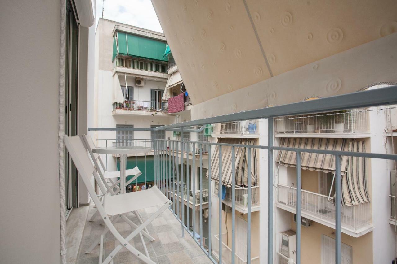 Pretty Rooms In Gold And Blue Apartment In Safe Central Area Athen Eksteriør bilde